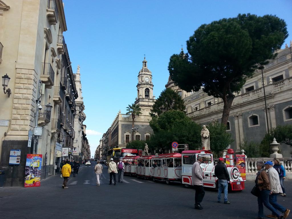 B&B United States Of Europe Catania Bagian luar foto