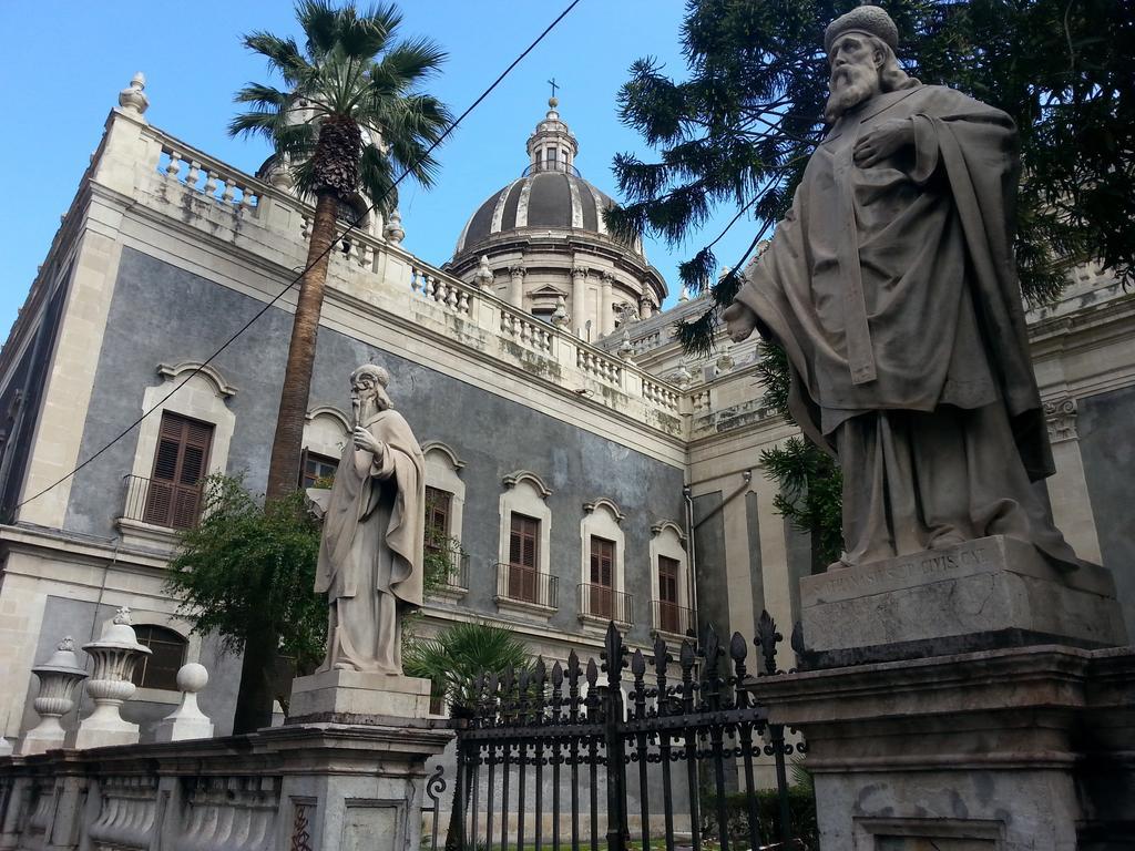 B&B United States Of Europe Catania Bagian luar foto